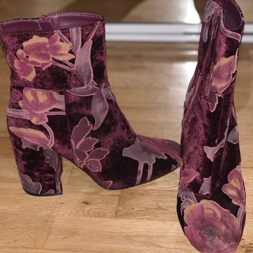 Steve Madden velvet boogie